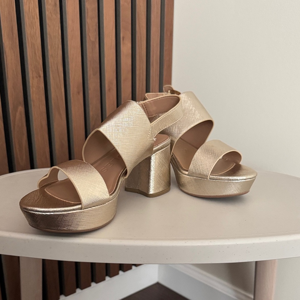 AEROSOLES Gold Platform Heels